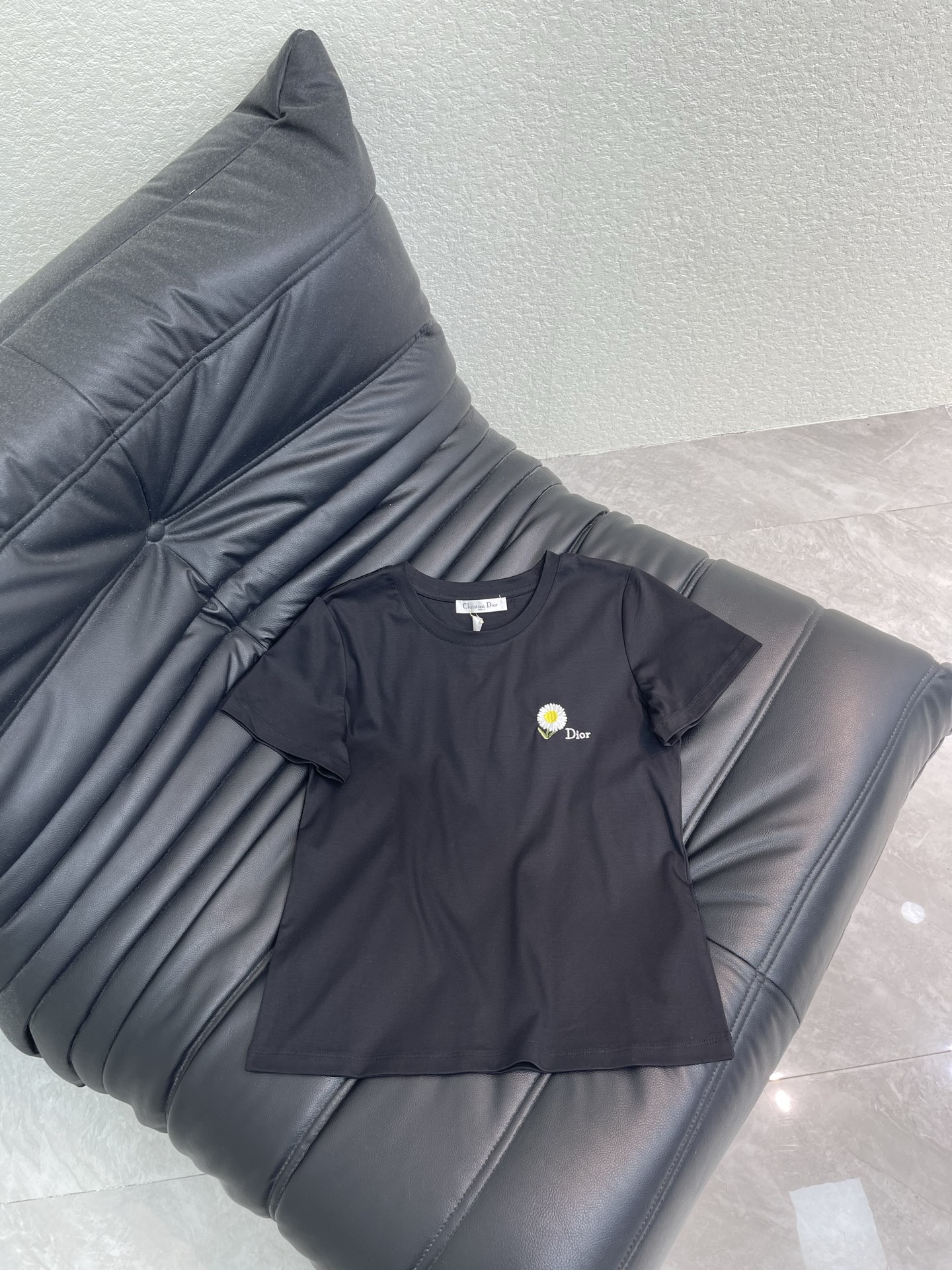 Women's short sleeves